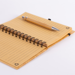 Caderno com capa de bambu